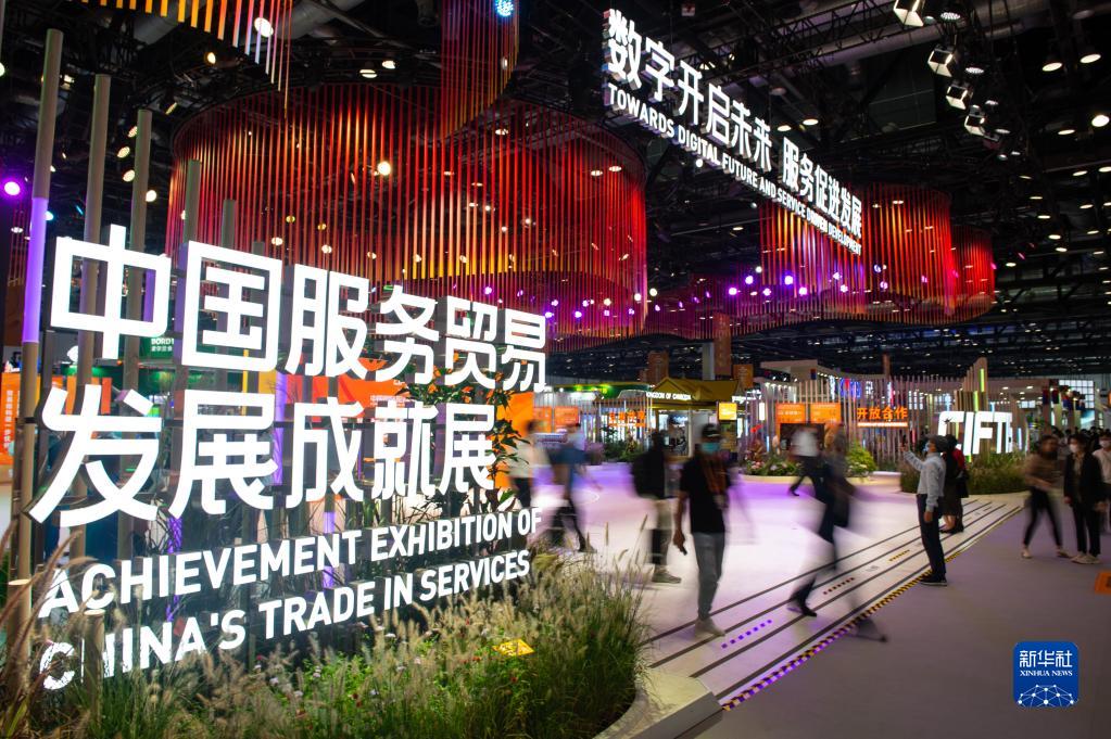 让当代中国马克思主义放射出更加灿烂的真理光芒——“十个明确”彰显马克思主义中国化新飞跃